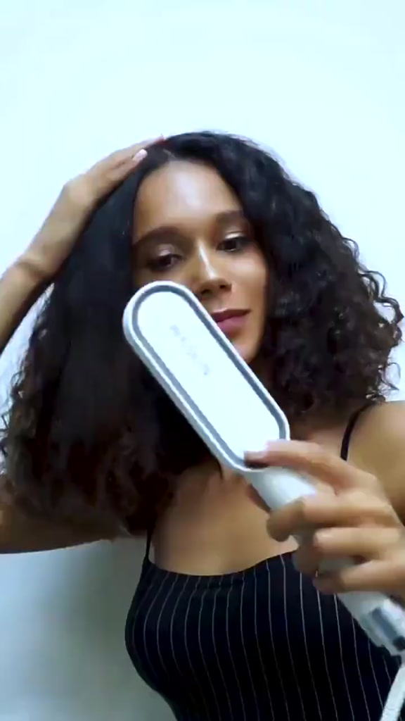 Escova Alisadora Bivolt 5 em 1 - Alisa, Hidrata, Modela, Alinha e Anti-Frizz